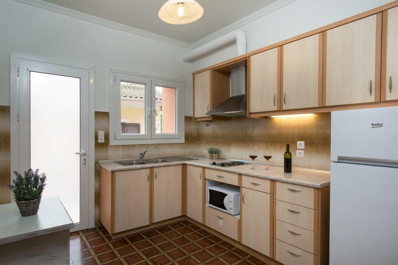 Georgia'S Apartments, Ipsos - Complex S מראה חיצוני תמונה